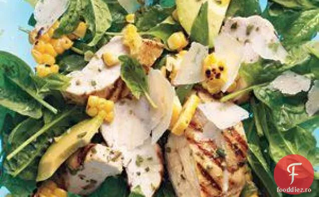 Salată De Pui Și Porumb La Grătar Cu Avocado Și Parmezan