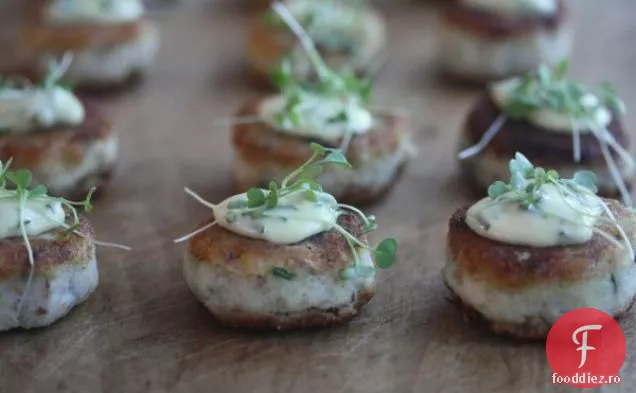 Prăjituri De Pește Afumate Cu Sos Tartar De Porumb