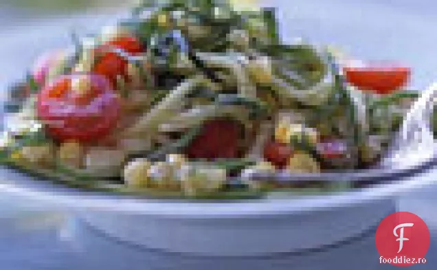 Salată de dovlecei, roșii și porumb