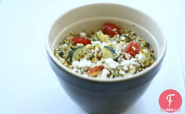 Salată De Roșii, Porumb Și Dovlecei Cu Orez Brun