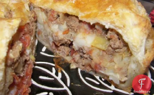 Plăcinte Tradiționale Englezești De Picnic Cu Carne De Vită Și Cartofi-Paste
