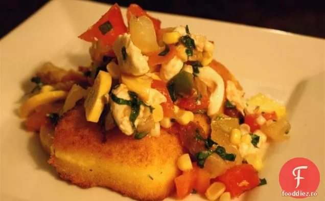 Fripturi de mămăligă parmezană cu salată de roșii-porumb de moștenire și Cri