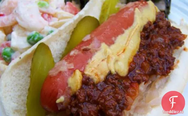 Hot dog gătit în bere
