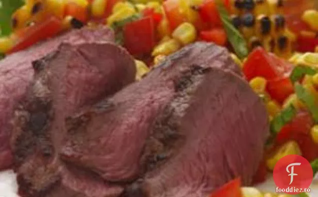 Friptură La Grătar Cu Salată Proaspătă De Porumb