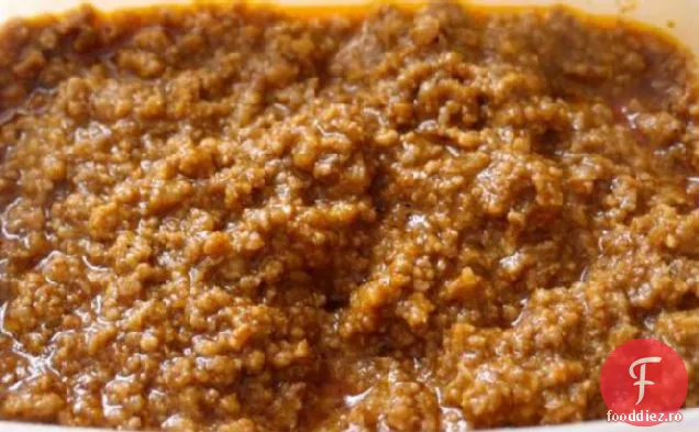 Are gust de câine porc Yocco cu sos de Chili