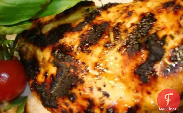 Vopseaua de porc pătată a unchiului Skwerl (sos la grătar)