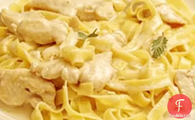 Alfredo de pui cu tăiței Fettuccini