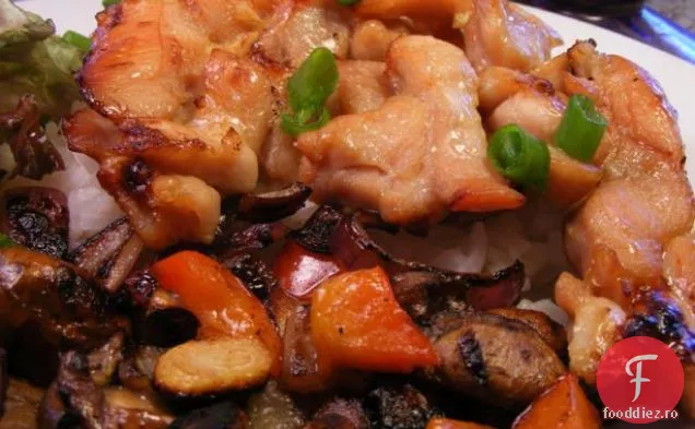 Pui dezosat cu usturoi și slănină