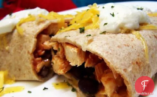 Burritos de pui cu brânză și Salsa de fasole neagră
