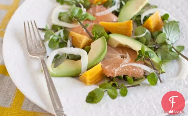 Salată De Sfeclă Aurie Cu Năsturel, Fenicul, Avocado Și Grapefruit
