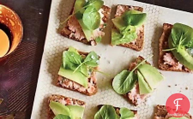 Biscuiți De Ceai De Somon, Avocado Și Nasturel