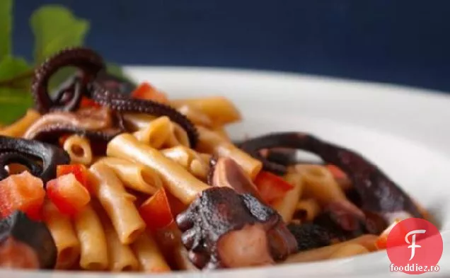 Htapodi Me Makaronaki Kofto (Caracatiță Înăbușită Cu Macaroane)