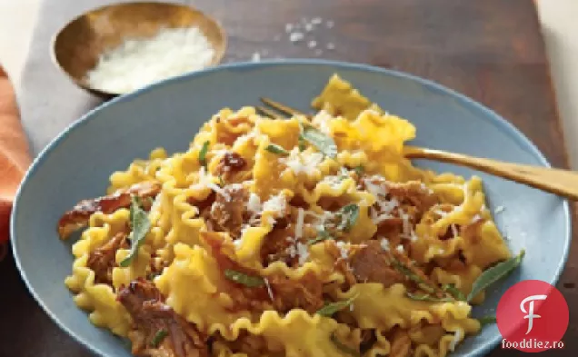 Paste de panglică cu Ragu de porc și salvie proaspătă