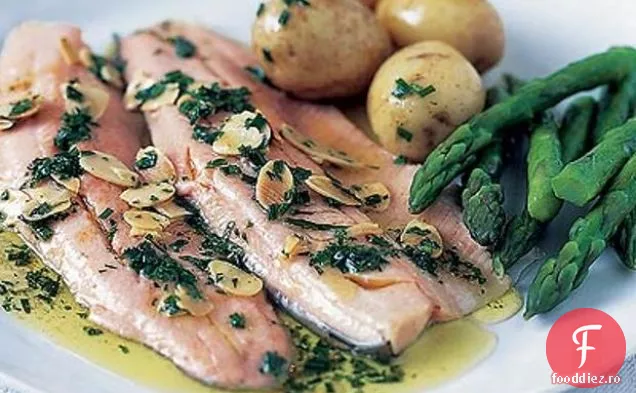 Păstrăv Cu Unt Brun Și Migdale