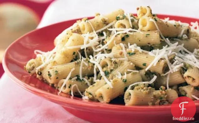 Rigatoni cu Pesto verde de măsline-migdale și brânză Asiago