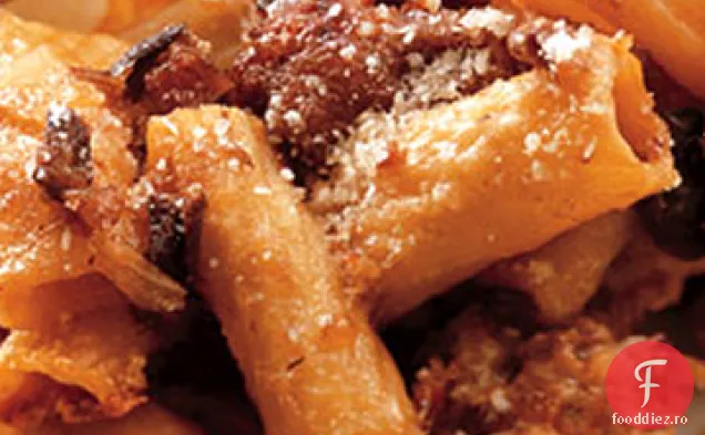 Rigatoni la cuptor cu cârnați și ciuperci
