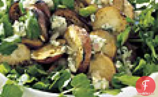Salată de cartofi la grătar cu Năsturel, ceapă verde și vinetă de brânză albastră