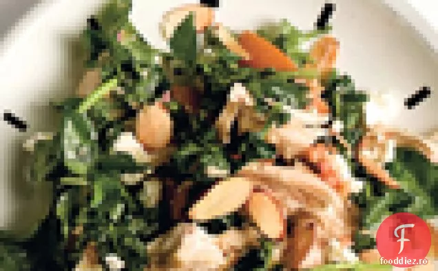 Salată de pui și năsturel cu migdale și Feta