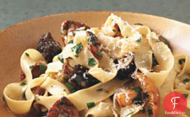 Fettuccine cu sos de ciuperci sălbatice