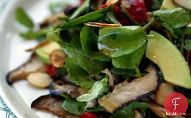 Salată de năsturel și Avocado cu sos de lămâie-soia