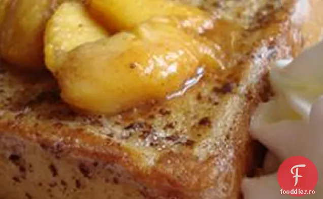 Mascarpone pâine prăjită franceză umplută cu piersici