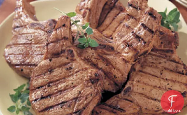 Cotlet de porc sărat cu sos picant de grătar Chutney