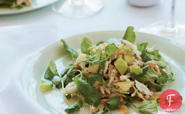 Salată de Crab, măr și năsturel cu vinetă de nucă