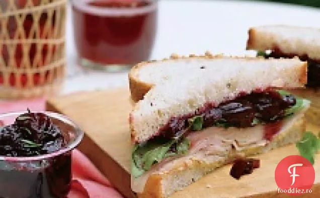 Sandwich De Curcan Cu Compot De Cireșe