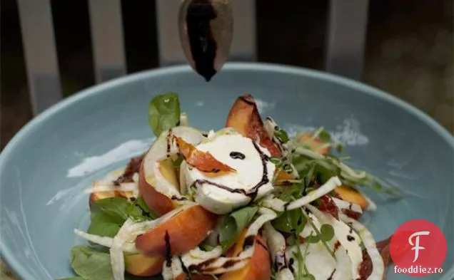 Piersică Din California, Fenicul Ras, Mozzarella Și Prosciut Crocant