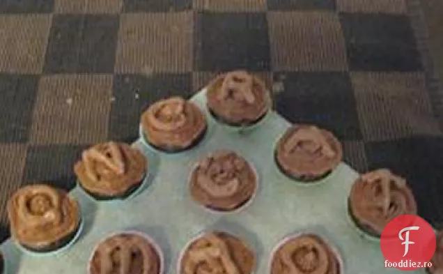 Glazură ușoară și cremoasă de zahăr brun și ciocolată