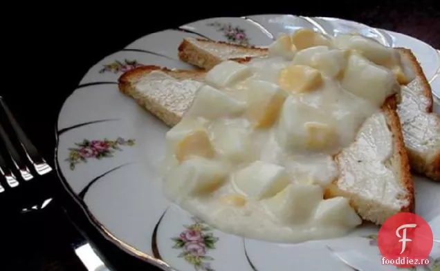 Ouă cremă pe pâine prăjită