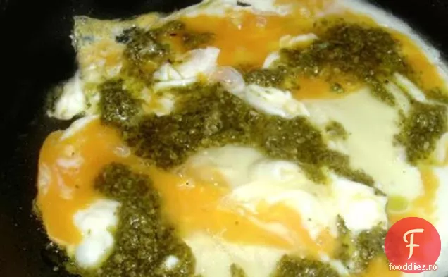 Pesto Ouă Amestecate Ondulate