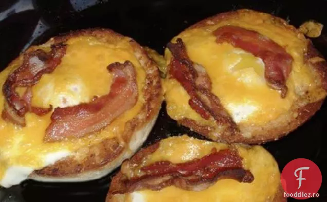 Cheddar covrigi și ouă coapte