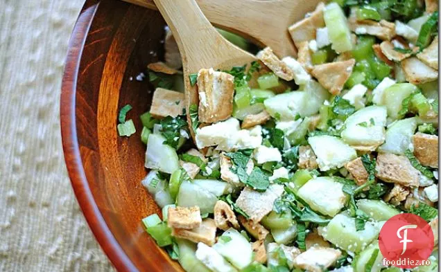 Salată De Pâine Pita Cu Castraveți, Mentă Și Feta