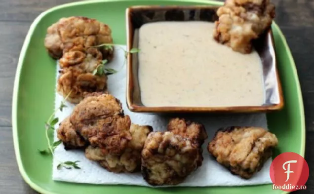 Nuggets de friptură prăjită cu pui cu bere și sos de Bourbon