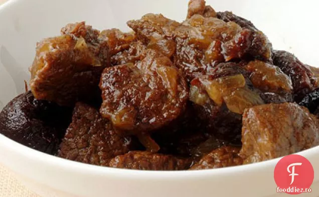 Tagine de vită cu prune uscate și migdale prăjite
