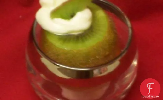 Kiwi cu miere și frișcă