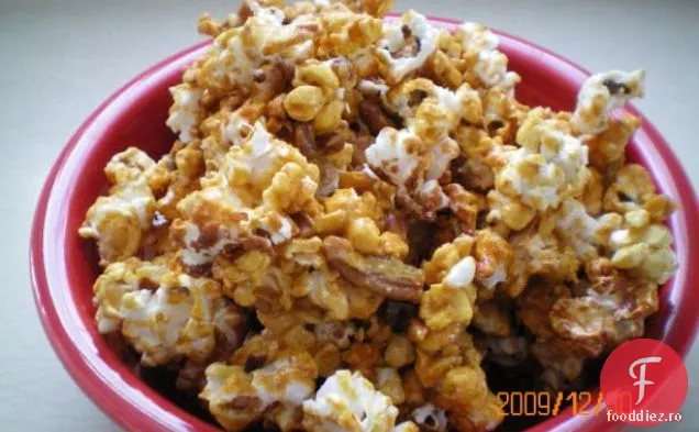 Praline Unt-Pecan Crunch Popcorn