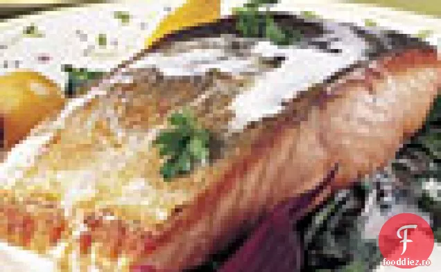 Cărbune Arctic cu cremă de hrean, sfeclă dulce-acrișoară și verdeață de păpădie