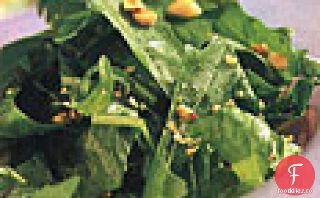 Salată de păpădie cu vinetă caldă de alune