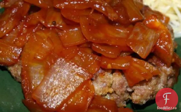 Hamburgerii în stil japonez ai câștigătorului bucătarului de fier