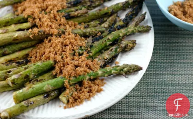 The Crisper Whisperer: salată de păpădie, căpșuni și ceapă balsamică