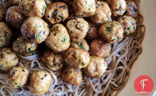 Chiftele și spaghete de inspirație asiatică