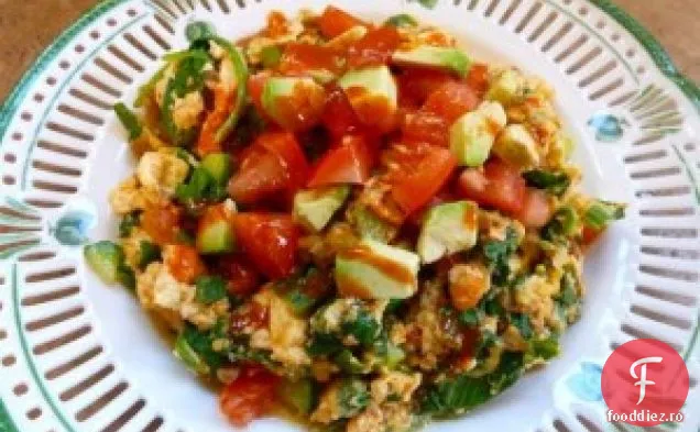 Albuș De Ou Slab Se Amestecă Cu Chorizo De Soia, Verdeață Și Fasole