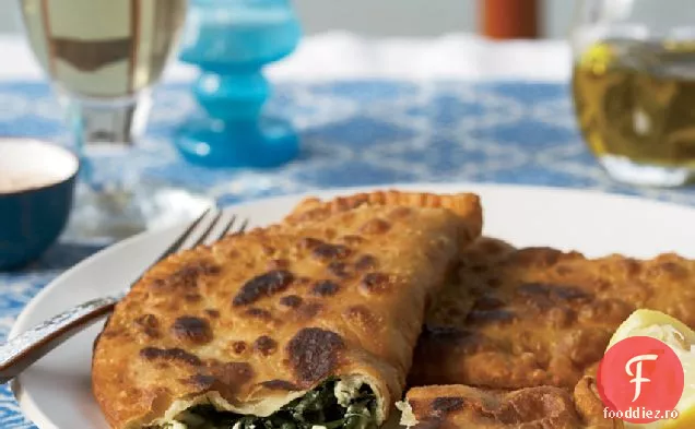 Plăcinte de mână grecești cu verdeață, mărar, mentă și Feta
