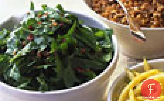 Salată De Păpădie Cu Pansament Cald De Slănină