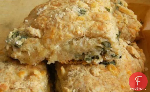 Biscuiți uriași cu brânză și busuioc