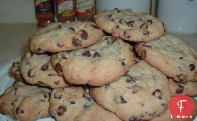 Cookie-uri mari și masticabile cu ciocolată