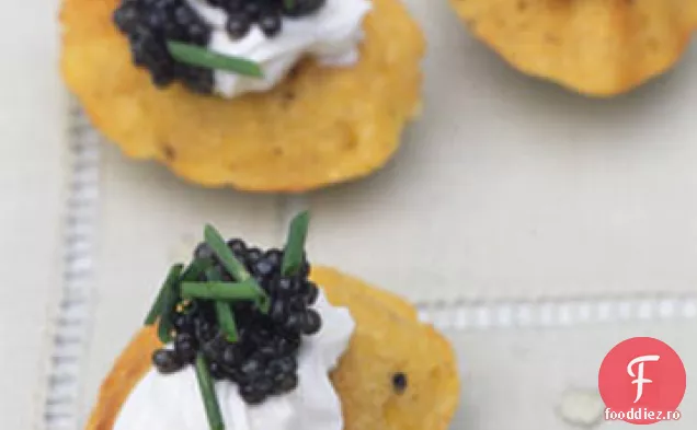 Madeleine proaspete de porumb cu smântână și Caviar