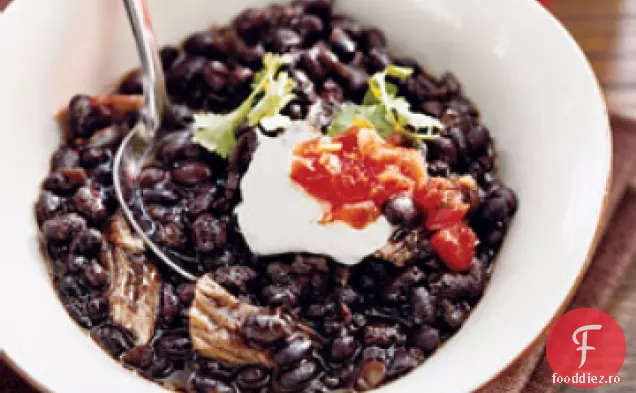 Supă de porc fiert cu bere și fasole neagră